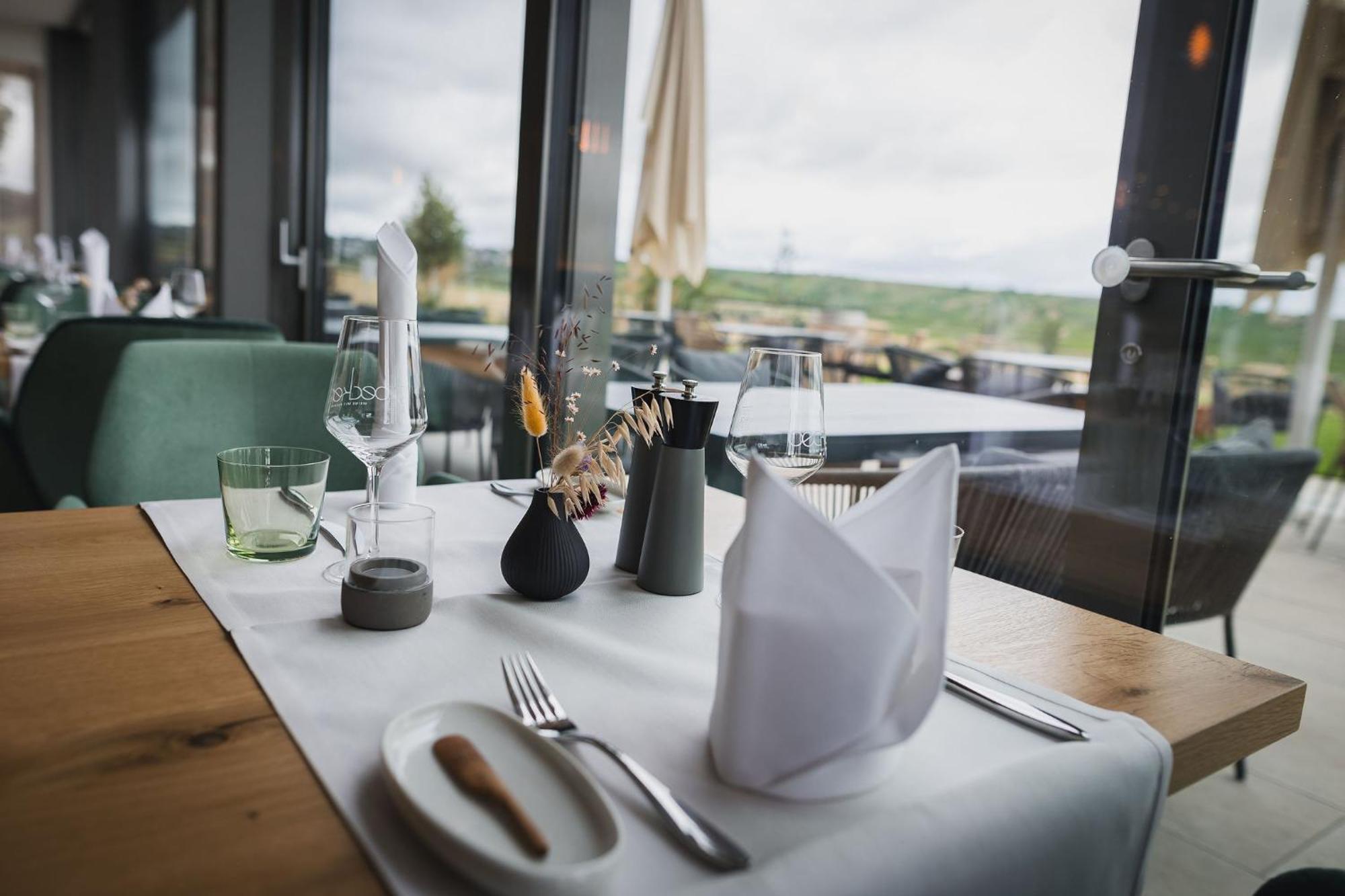 Weinzuhause Hotel-Restaurant-Vinothek Mommenheim Екстер'єр фото
