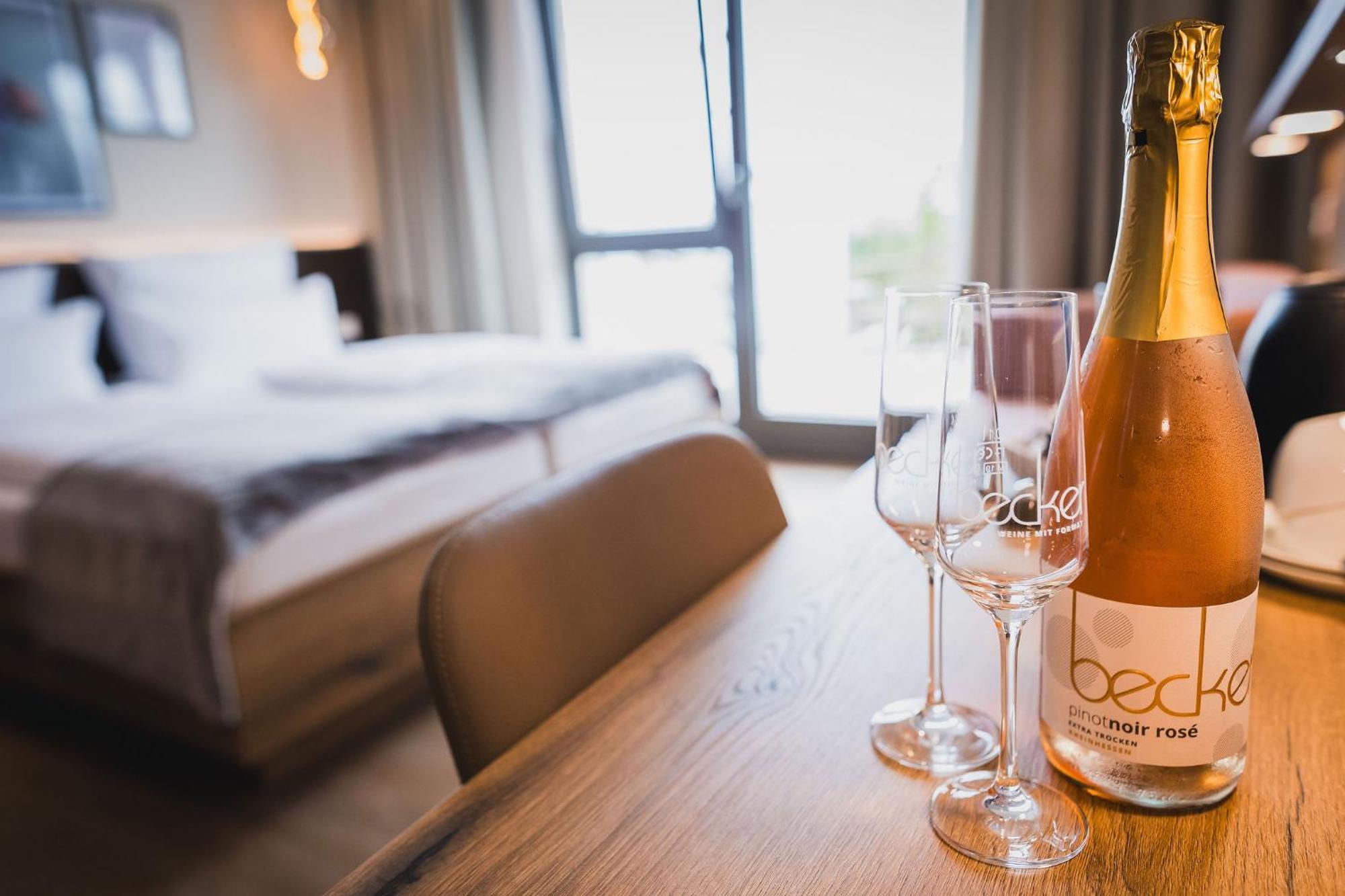 Weinzuhause Hotel-Restaurant-Vinothek Mommenheim Екстер'єр фото